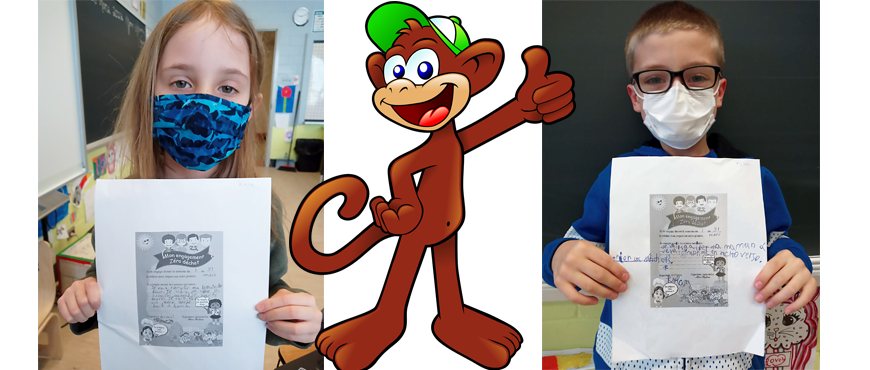 Rose et Rayan, élèves de de la 3e année établissent une liste d'engagement en faveur de l'environnement.